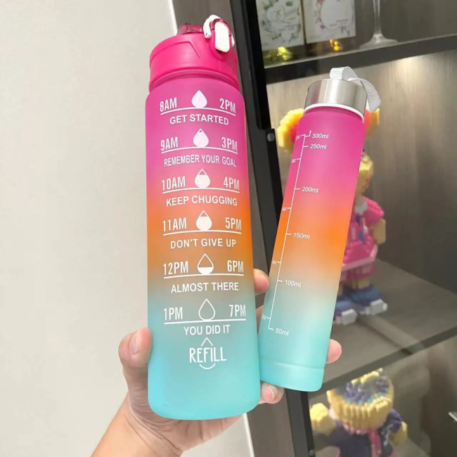 GOURDES & BOUTEILLES D'EAU 3 EN 1 RESISTANTES