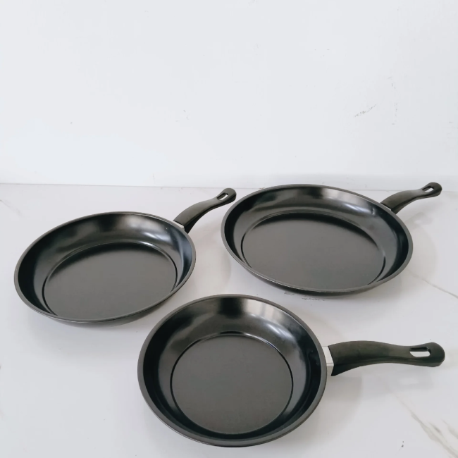 POÊLES & CASSEROLES