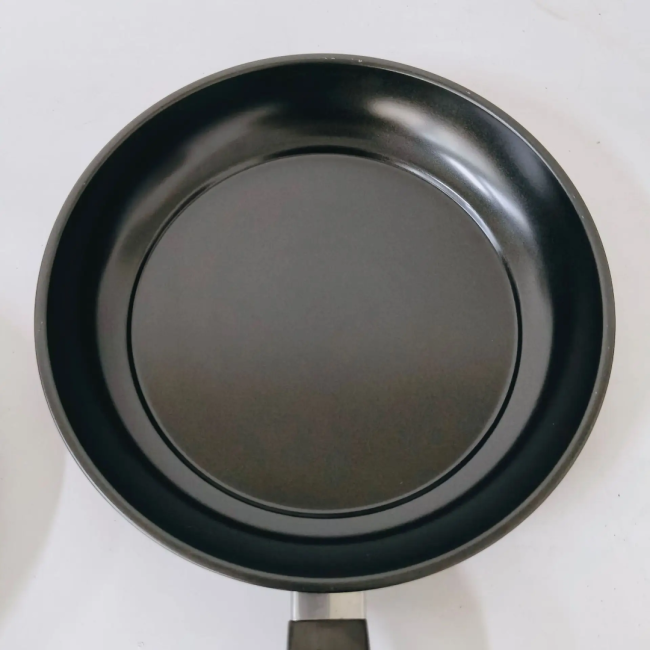 POÊLES & CASSEROLES
